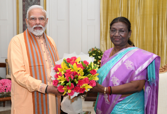 PM Modi & VP Jagdeep Dhankar Visit President Murmu on Diwali PM Modi & VP Jagdeep Dhankar Visit President Murmu on Diwali