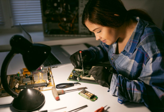 University of Greenwich Announces Scholarships for Women in STEM