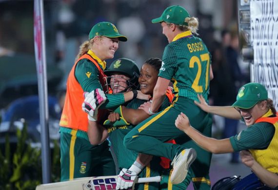 South Africa Beats India by 3 Wickets in Women's WC Thriller South Africa Beats India by 3 Wickets in Women's WC Thriller