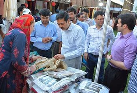 Bhardwaj Inaugurates the Hausla Exhibition & Sale for Female Business Owners