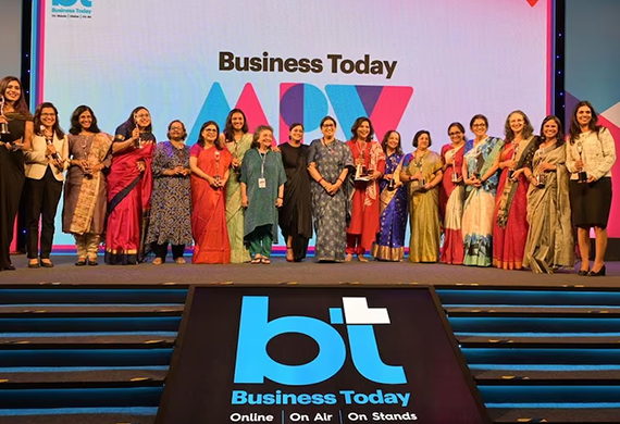 Union Minister of Women & Child Development and Ministry of Minority Affairs, Smriti Irani honors top Indian female business performers
