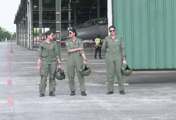 IAF's First Woman Sukhoi-30 Weapons System Operator All Prepared for Any Eventuality along China Border