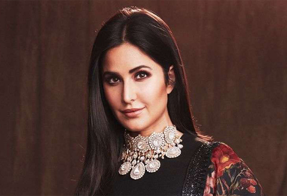 Katrina Kaif Receives 'Beauty Entrepreneur Of The Year' Award At Business Icons Of India 2022