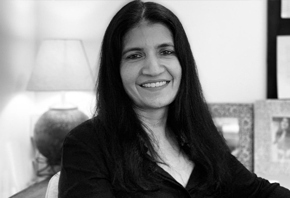 Lisa Mukhedkar, Aukera